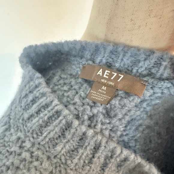 AE 77 American Eagle Powder Blue Cable Knit Wool Sweater Size M - Picture 7 of 9